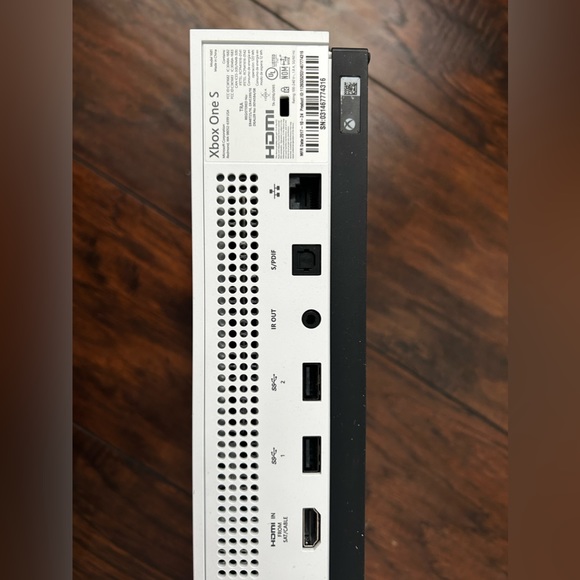 Xbox One S (plus remote and headphones) - Picture 5 of 10